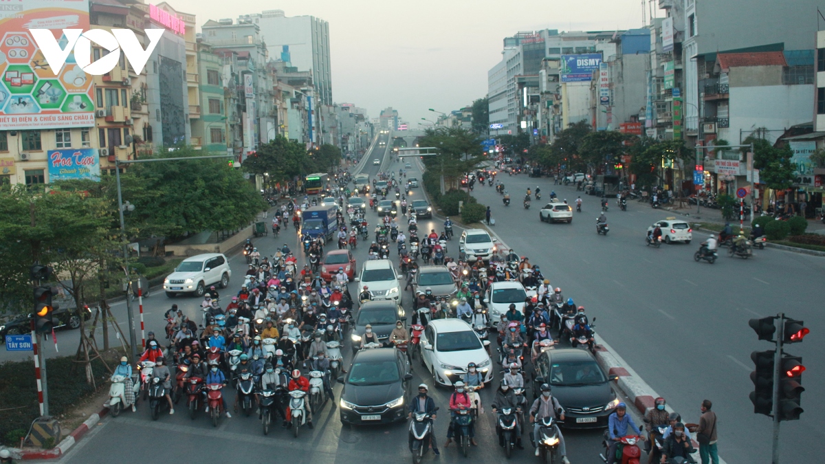 Ngã Tư Sở - Trường Chinh "dễ thở" hơn sau 5 ngày thông xe đường vành đai 2 trên cao